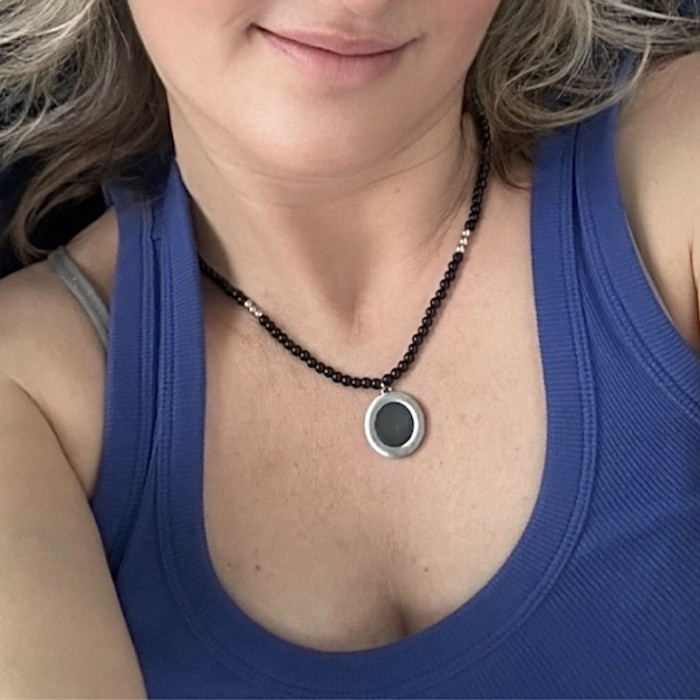 Necklace with stones all around - Shungite and black Agate